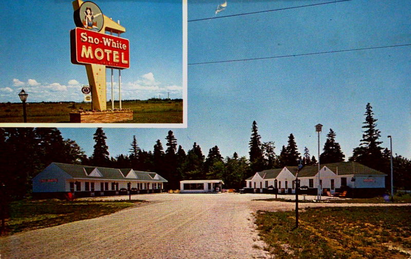 Sno-White Motel - Old Postcard (newer photo)